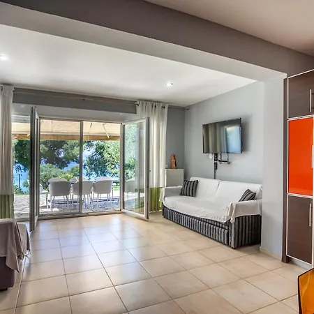 Villa Viorelis Sea View *